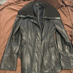 Elegant Black Leather Jacket with Ribbed Collar